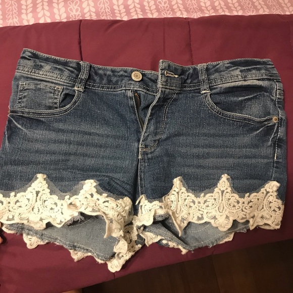 Lace trim blue jean shorts - Picture 1 of 4